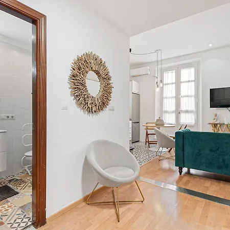 Urbanchicmalaga 2Bedroom Oasis In Historic Malaga Centre Exterior photo